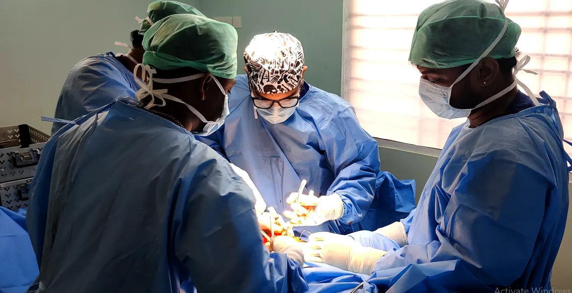 Dr ashwin roby during surgical procedure (2)