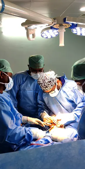Dr ashwin roby during surgical procedure (3)